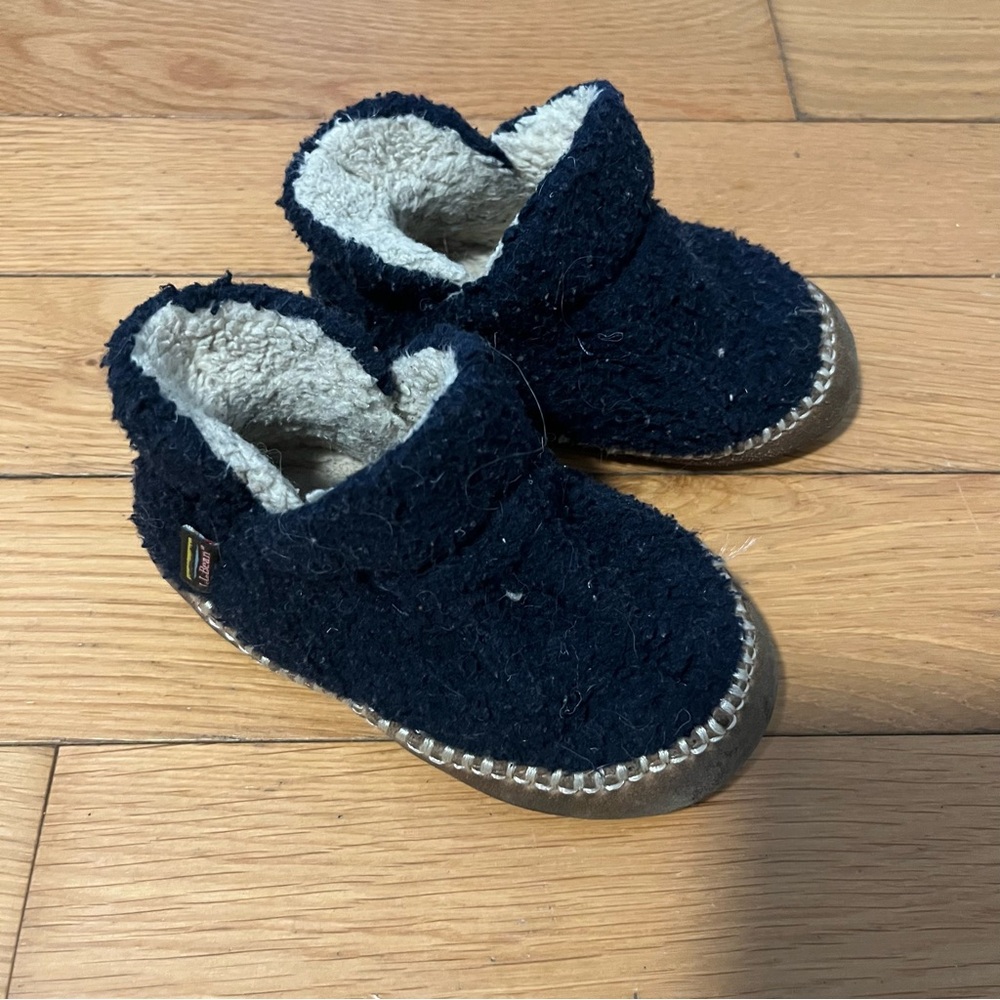 L.L. Bean navy Kids Slippers size 7-8